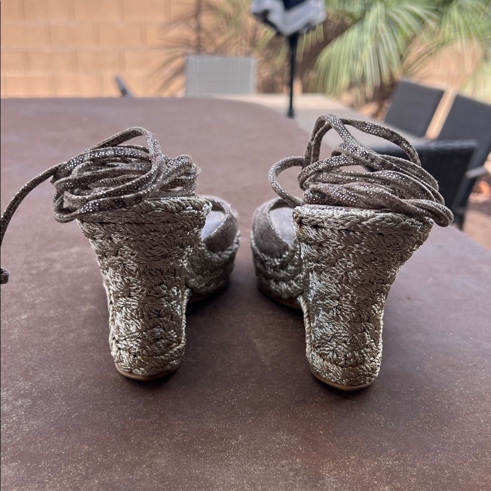 STUART WEITZMAN Jute Silver Snake Print Wrap Around Tie Wedges - Picture 5 of 10